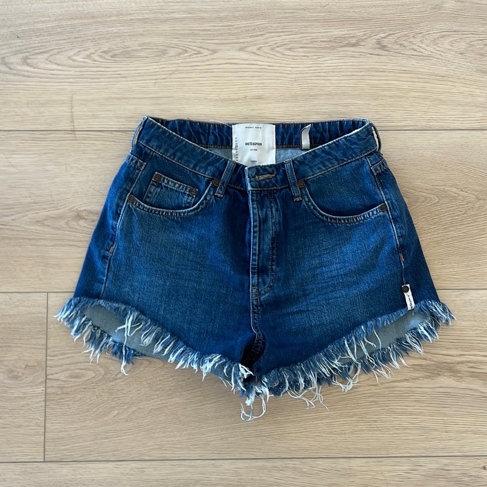 One teaspoon shorts.